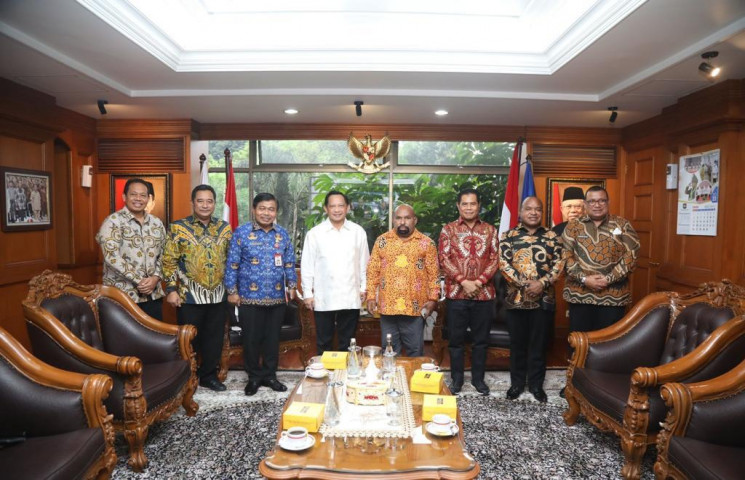 Mendagri Tito dan Gubernur Enembe Bersepakat Dorong Pemekaran Tujuh Provinsi